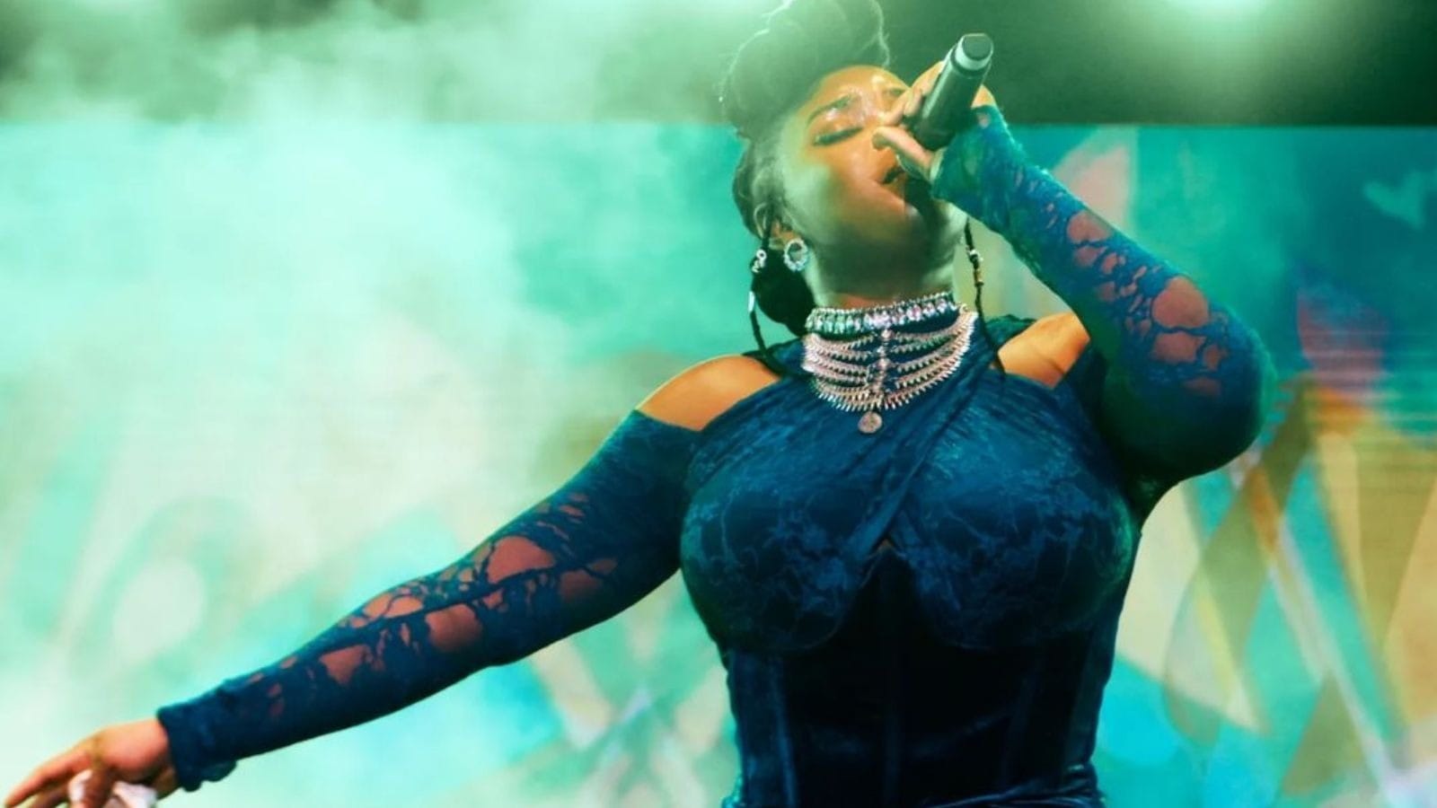 Cantora que fará show de abertura da Copa Africana de Nações tem colaborações com Beyoncé