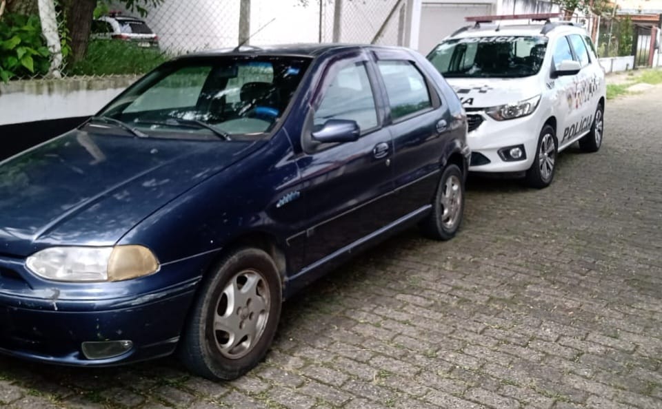 Carro roubado em Guaratinguetá é recuperado e dois são presos